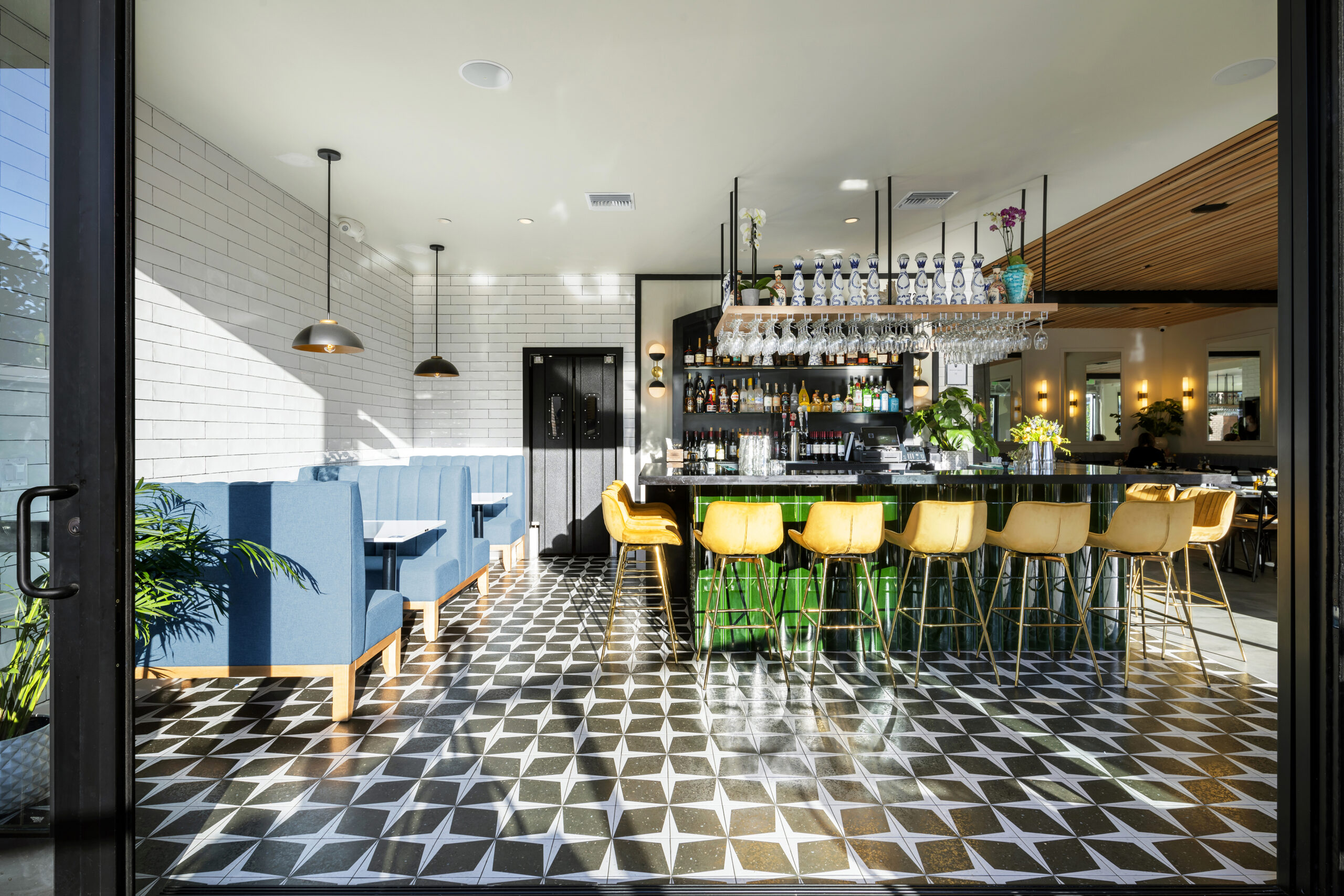 Hamilton Architects Bar   006 Rosti Kitchen Brentwood